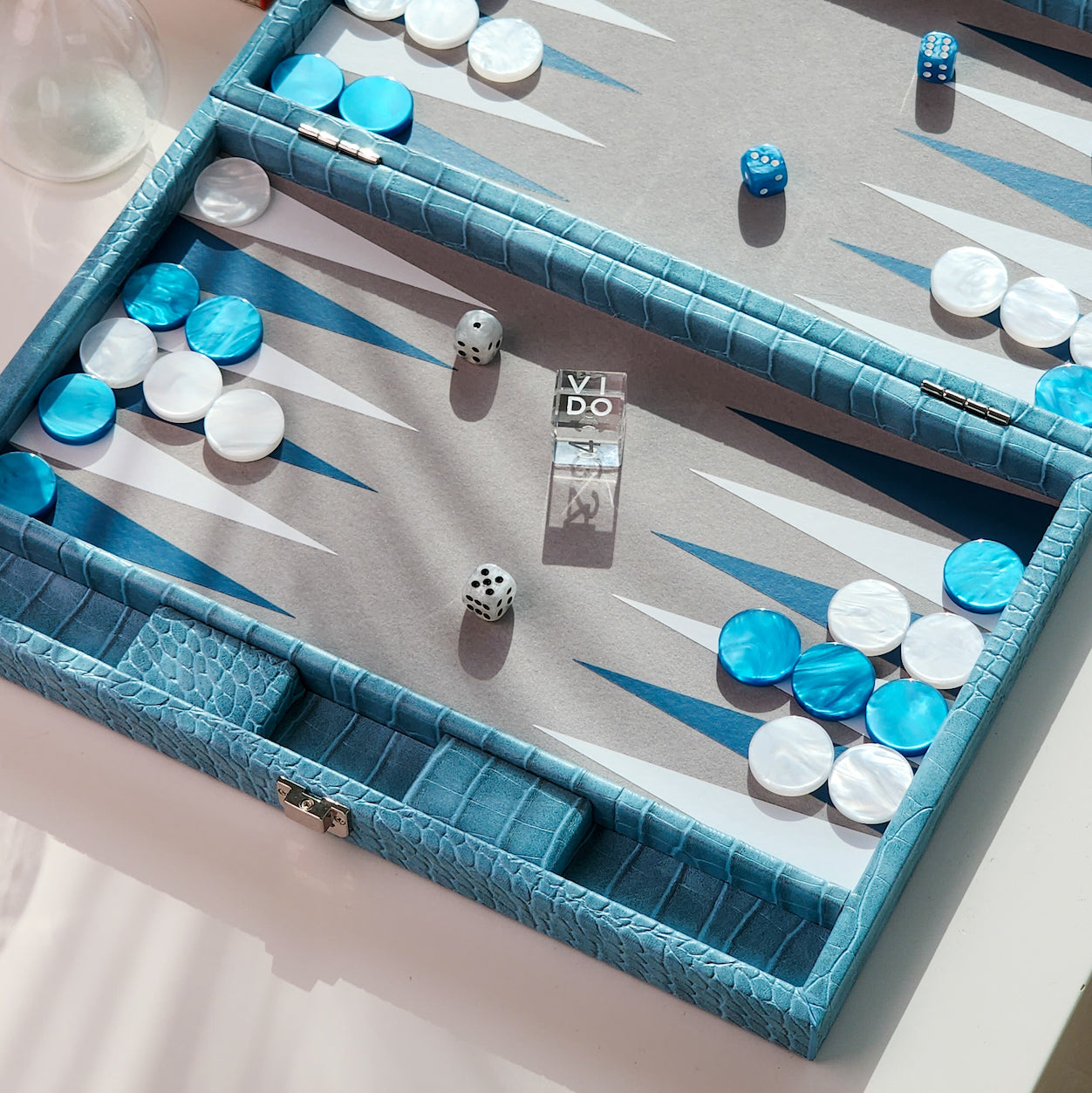 Manopoulos Walnut Royal Blue Large Backgammon bei Care of Carl Manopoulos Walnut Royal Blue Large Backgammon bei Care of Carl