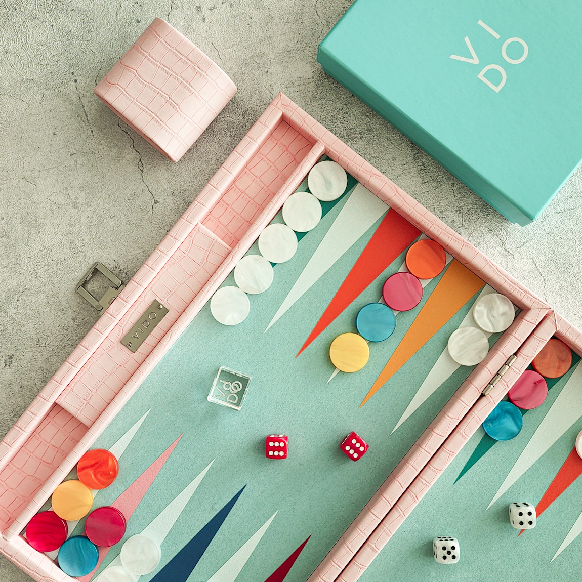 VIDO Medium Backgammon Board Set 15-inch Checkers 29 mm Pink Crocodile Vegan Leather